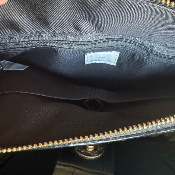 New Day Black Faux Croc Tote Bag Convertible Crossbody - Picture 9 of 14